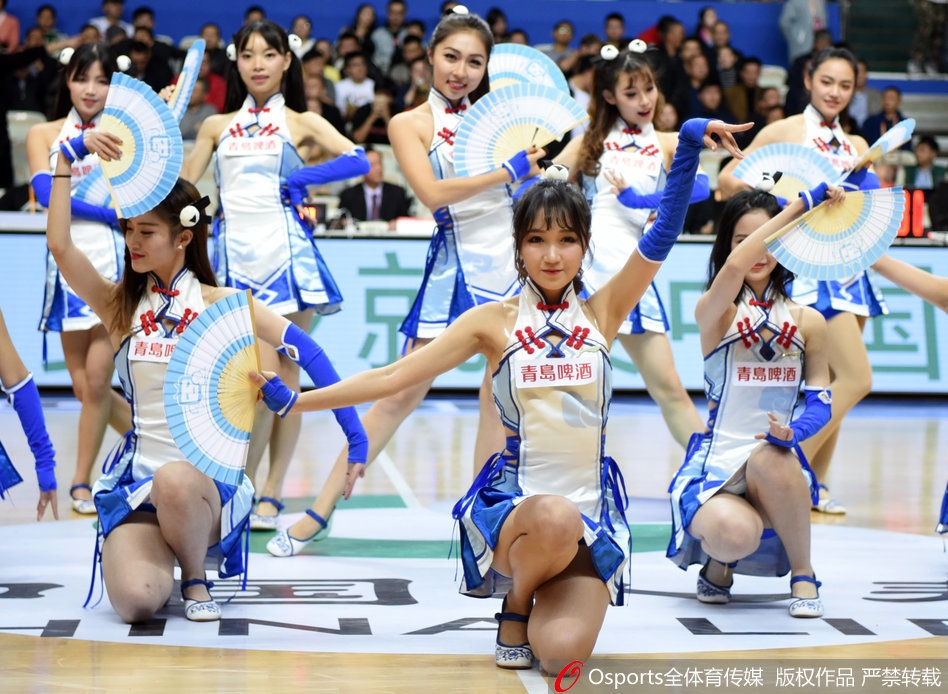 上海篮球宝贝热舞助威