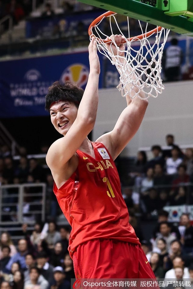 北京时间11月26日，2019年国际篮联男篮世界杯预选赛亚洲区继续进行，中国男篮红队次战迎战韩国队。丁彦雨航拿下30分，帮助中国男篮红队以92-81在客场战胜韩国，取得两连胜。