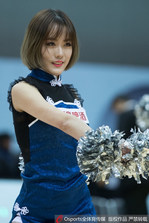 2017年12月12日，2017-2018赛季CBA联赛第15轮，江苏肯帝亚vs山东高速 篮球宝贝热舞助威 。