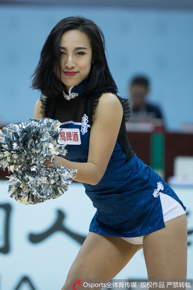 2017年12月12日，2017-2018赛季CBA联赛第15轮，江苏肯帝亚vs山东高速 篮球宝贝热舞助威 。