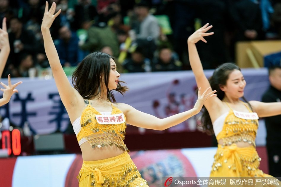 2017-2018赛季CBA联赛第16轮：四川金强vs北京首钢 篮球宝贝热舞助威