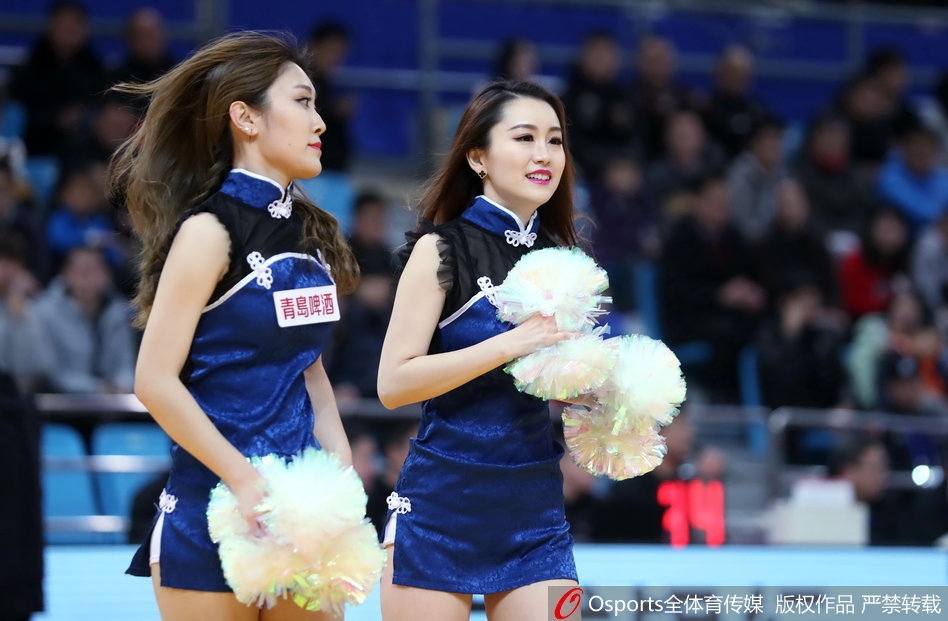 2017年12月30日，2017-2018赛季CBA联赛第22轮：青岛双星vs北京北控 篮球宝贝热舞助威。
