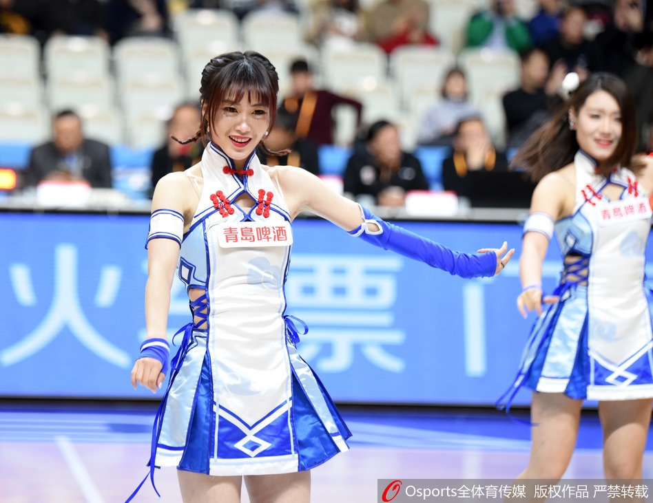 2018年1月21日，2017-2018赛季CBA联赛第29轮：上海大鲨鱼vs福建浔兴，篮球宝贝热舞助威。