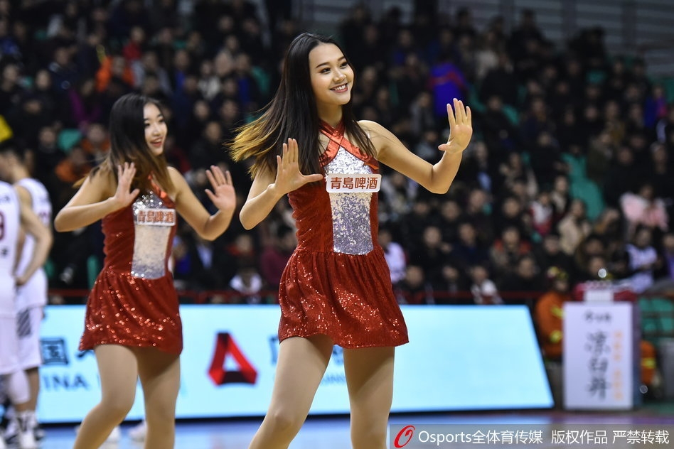 2018年1月21日，2017-2018赛季CBA联赛第29轮：辽宁衡润vs山西汾酒，篮球宝贝热舞助威。