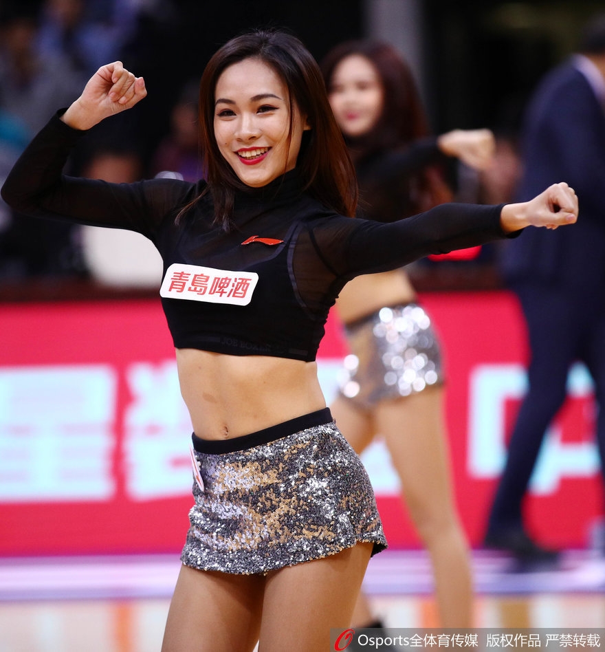 2018年1月26日，2017-2018赛季CBA联赛第31轮：深圳新世纪vs北京北控，篮球宝贝热舞助威。