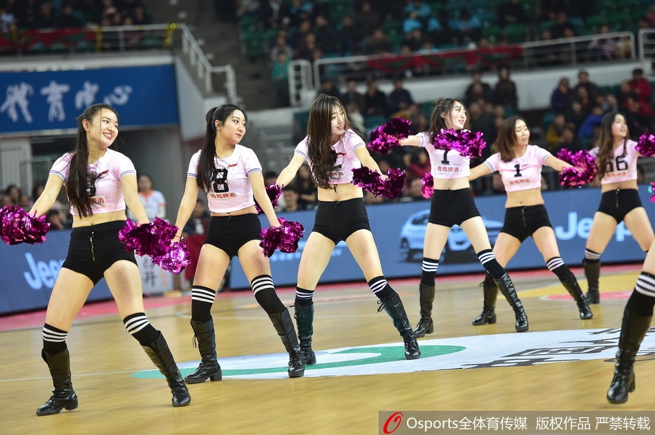 2018年1月26日，2017-2018赛季CBA联赛第31轮：山西汾酒vs广州龙狮，篮球宝贝热舞助威。