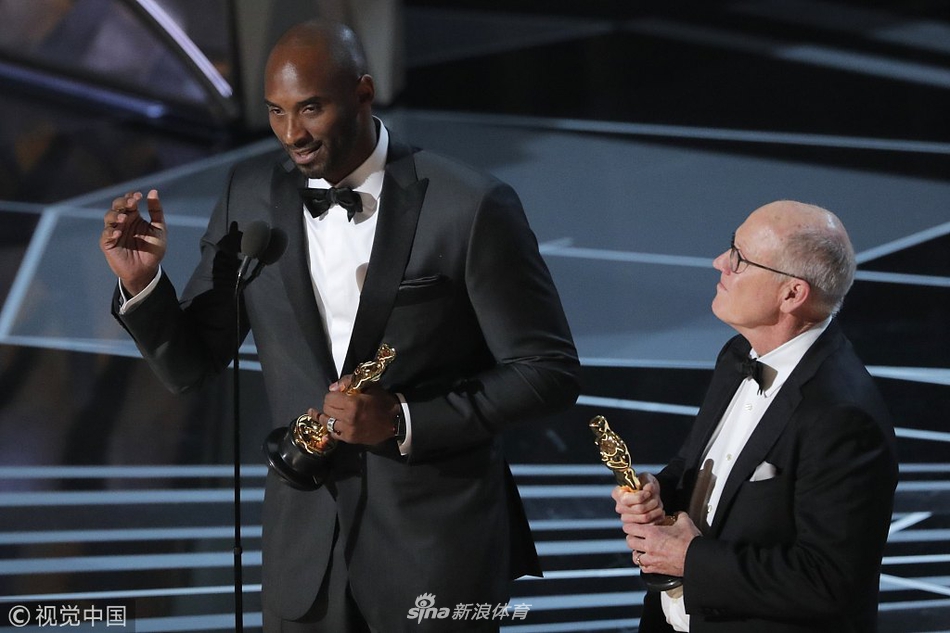 当地时间2018年3月4日，美国洛杉矶，第90届奥斯卡金像奖，科比《亲爱的篮球》获最佳动画短片奖。
