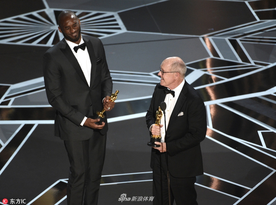 当地时间2018年3月4日，美国洛杉矶，第90届奥斯卡金像奖，科比《亲爱的篮球》获最佳动画短片奖。