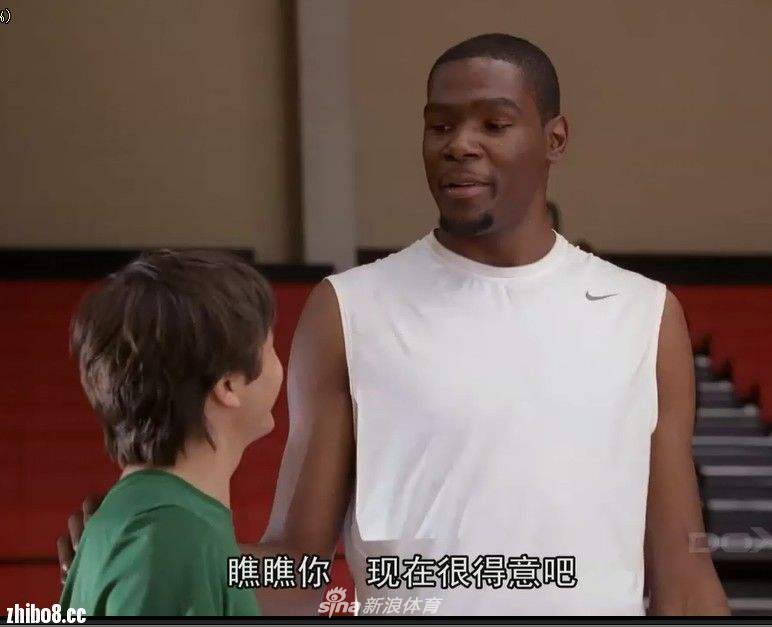 2012年，杜兰特主演的电影《雷霆万钧》上映，电影讲述了篮球巨星凯文-杜兰特突然和一个16岁的小球迷交换了天赋。