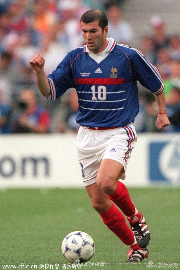 1998年法国世界杯球鞋。齐达内脚上的猎鹰球鞋，在法兰西之夏演绎艺术足球。