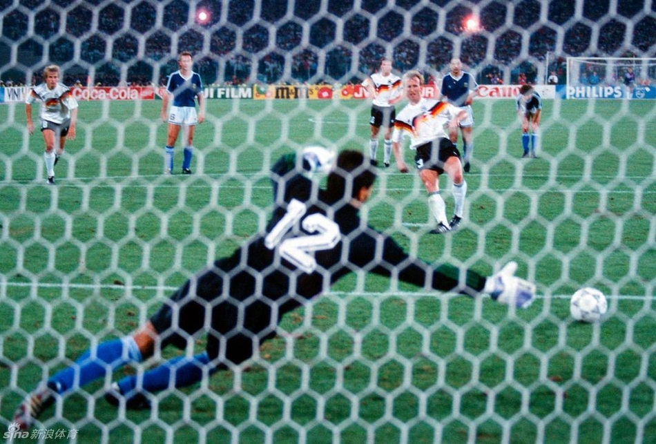 1990年世界杯决赛，西德对阵阿根廷，打入唯一进球的安德烈亚斯-布雷默