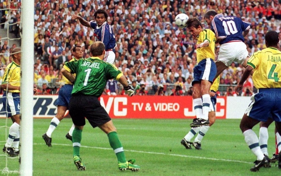 1998年法国世界杯决赛，齐达内头球破门打入首粒进球