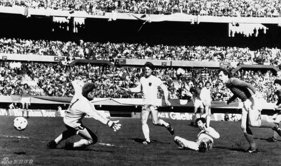 1978年世界杯，荷兰人布郎兹打入一粒乌龙入球