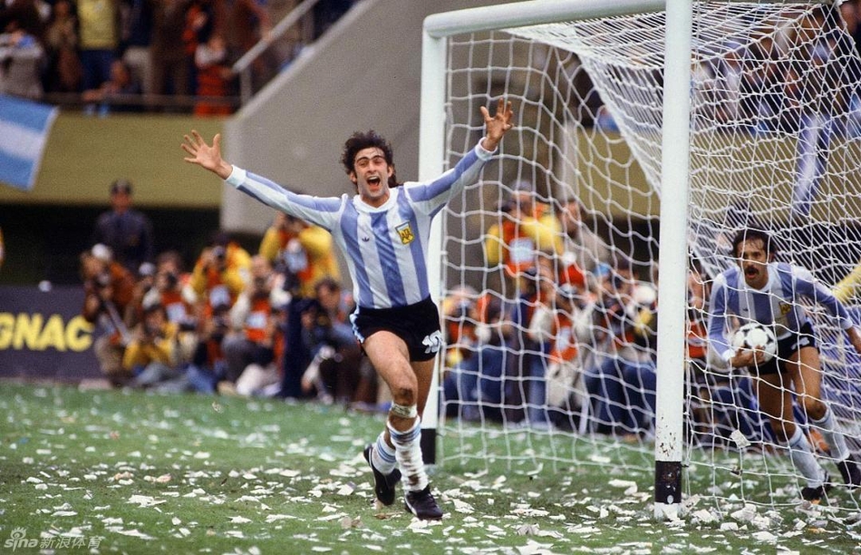 1978年世界杯决赛，阿根廷3-1击败荷兰，肯佩斯狂奔庆祝。