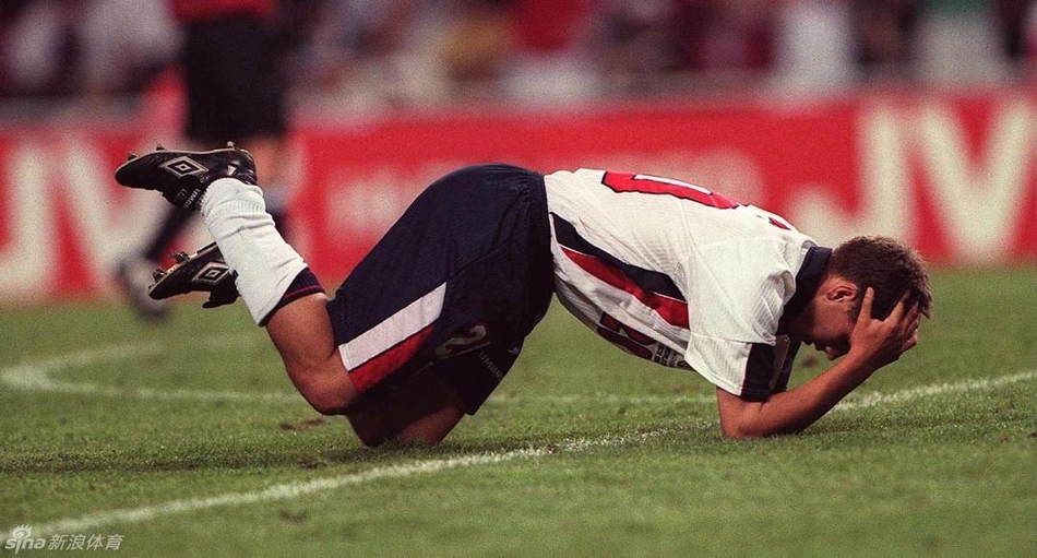 1998年世界杯小组赛，英格兰1-2罗马尼亚，追风少年欧文为英格兰打入一粒进球。