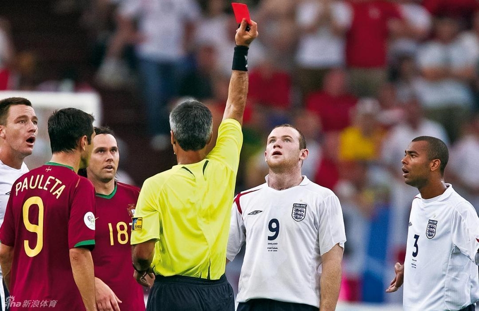 2006年世界杯四分之一决赛英格兰对阵葡萄牙，鲁尼被裁判红牌罚下。