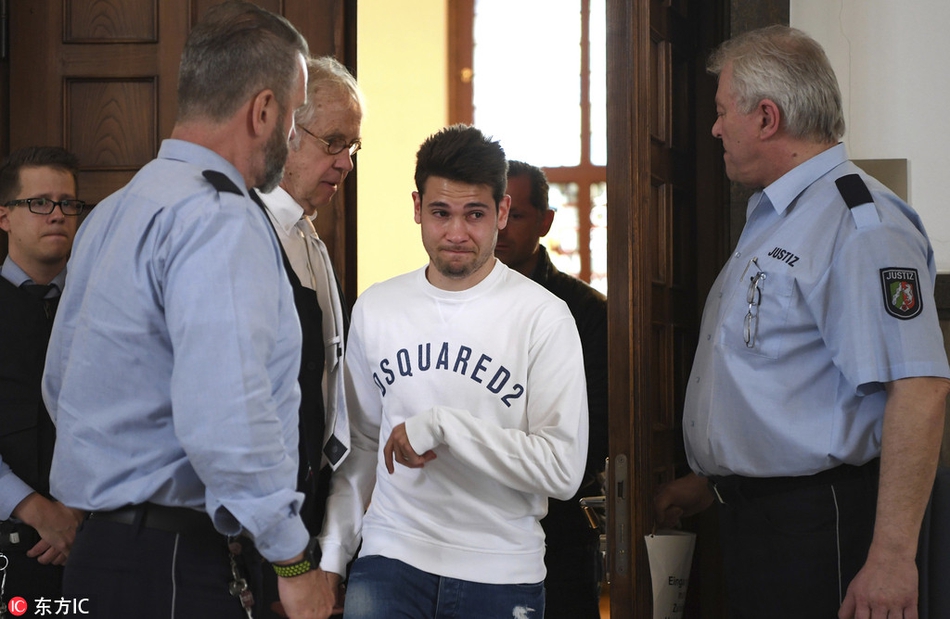 当地时间2018年4月25日，德国多特蒙德，涉嫌袭击多特蒙德足球俱乐部大巴的嫌疑人谢尔盖-W出庭受审，多名多特蒙德足球俱乐部球员出庭作证。