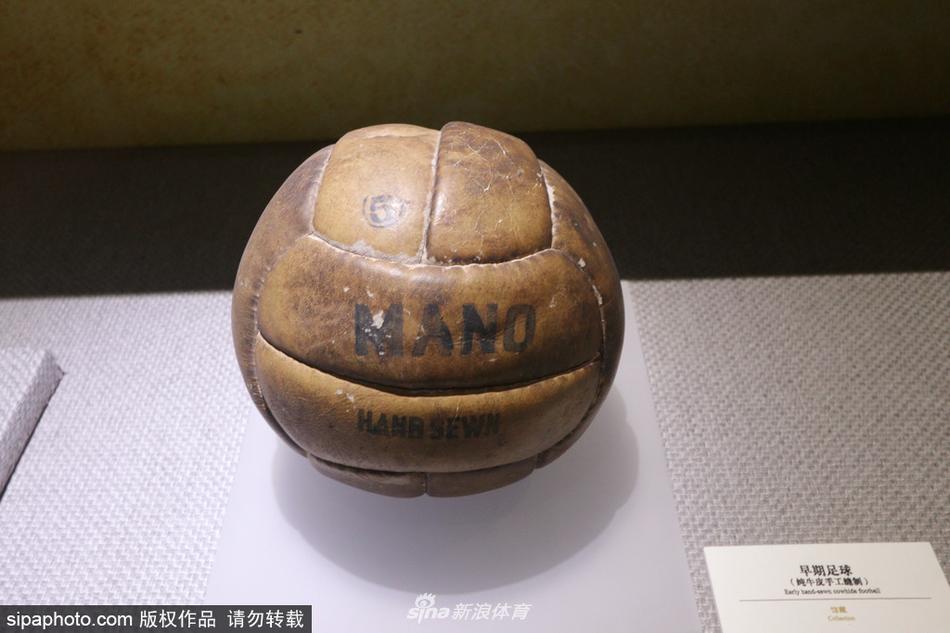 2018年5月25日，山东淄博，随着俄罗斯世界杯的临近，足球再次成为全球瞩目的焦点。在山东淄博临淄区，有一座特殊的博物馆——临淄足球博物馆。