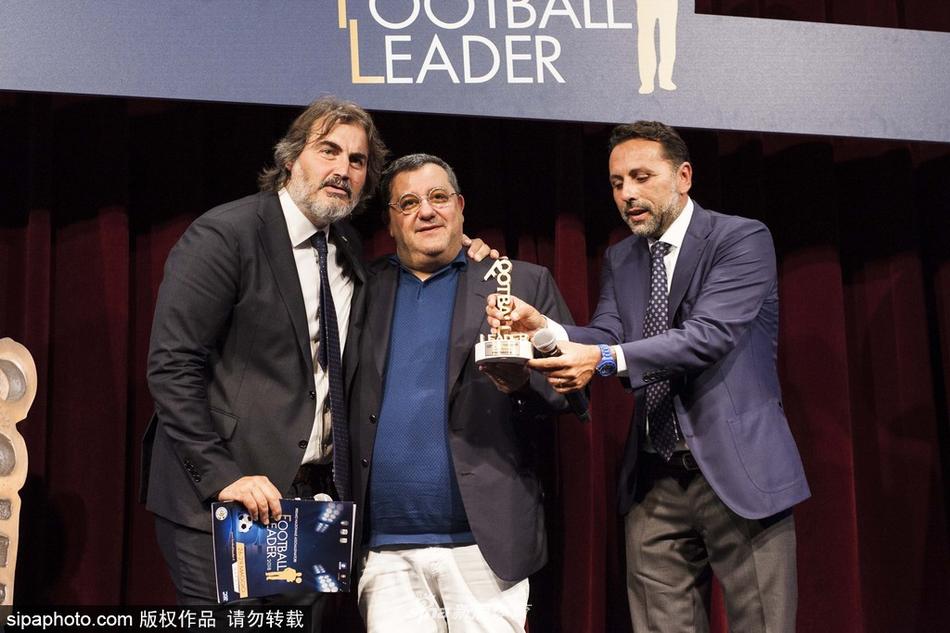 当地时间2018年5月28日，意大利那不勒斯，2018年意大利足球颁奖典礼（Award Football Leader）举行，卡佩罗、拉涅利、西多夫等出席。
