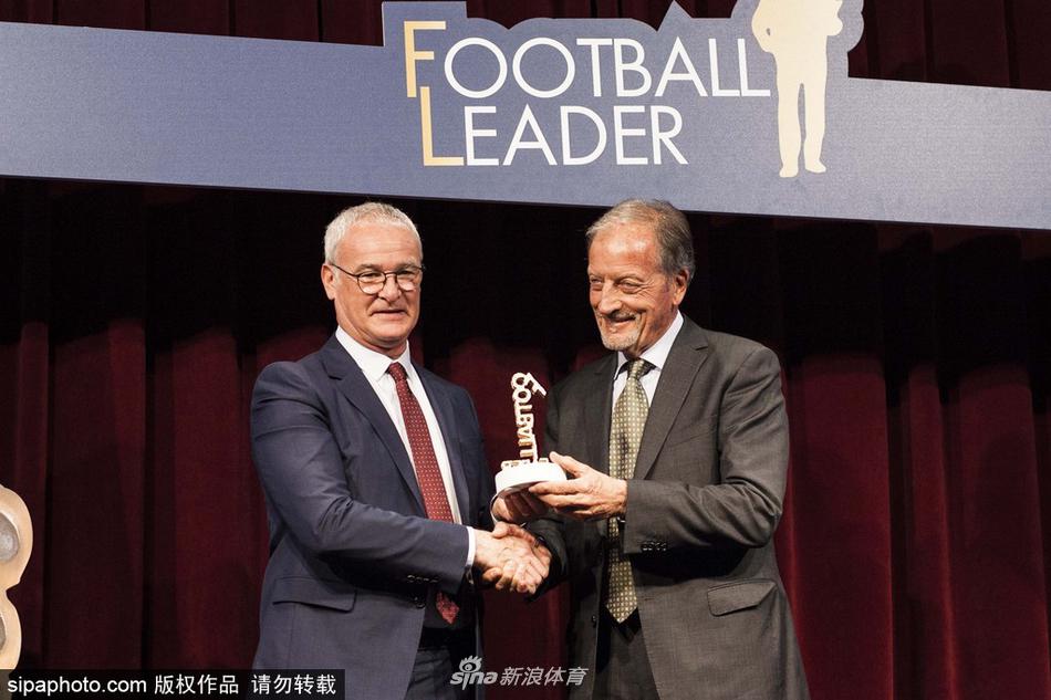 当地时间2018年5月28日，意大利那不勒斯，2018年意大利足球颁奖典礼（Award Football Leader）举行，卡佩罗、拉涅利、西多夫等出席。
