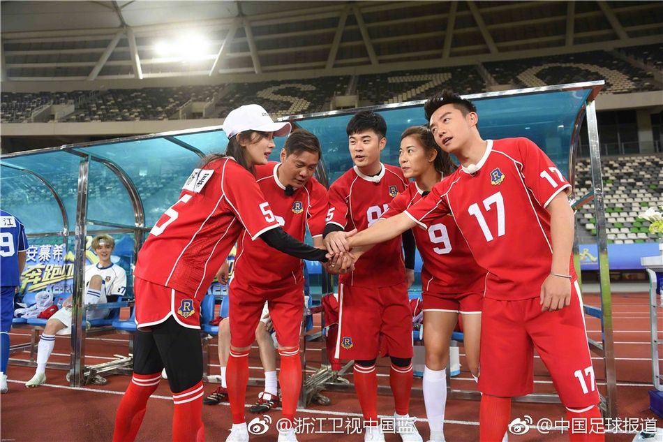 在6月1日将要播出的综艺节目《奔跑吧兄弟》节目中，菲戈与杨幂、鹿晗等一起参与足球比赛，接应即将到来的世界杯。