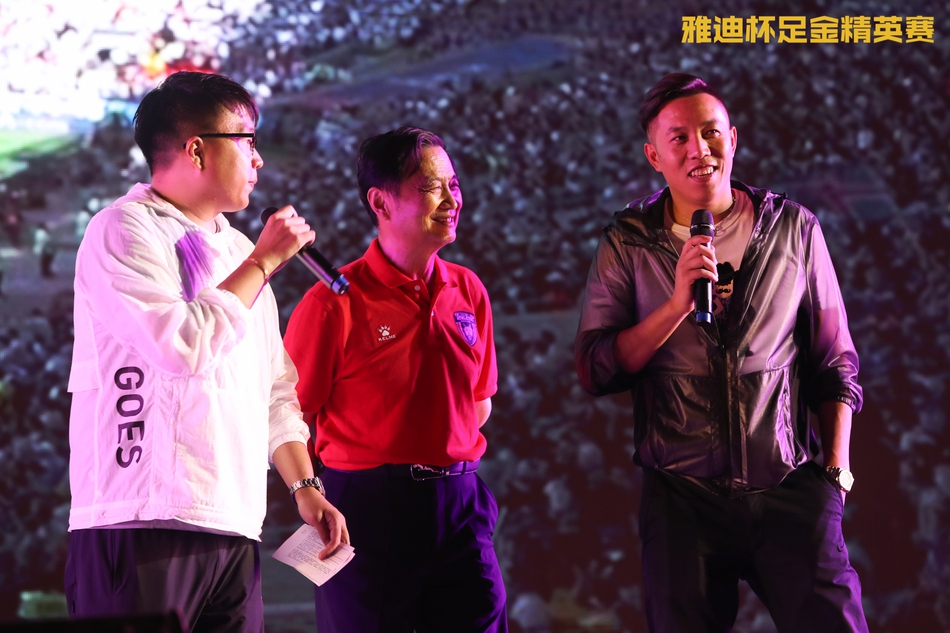 北京时间6月16日，雅迪足金精英赛于西安举办了足球嘉年华活动，现场氛围十分热烈。