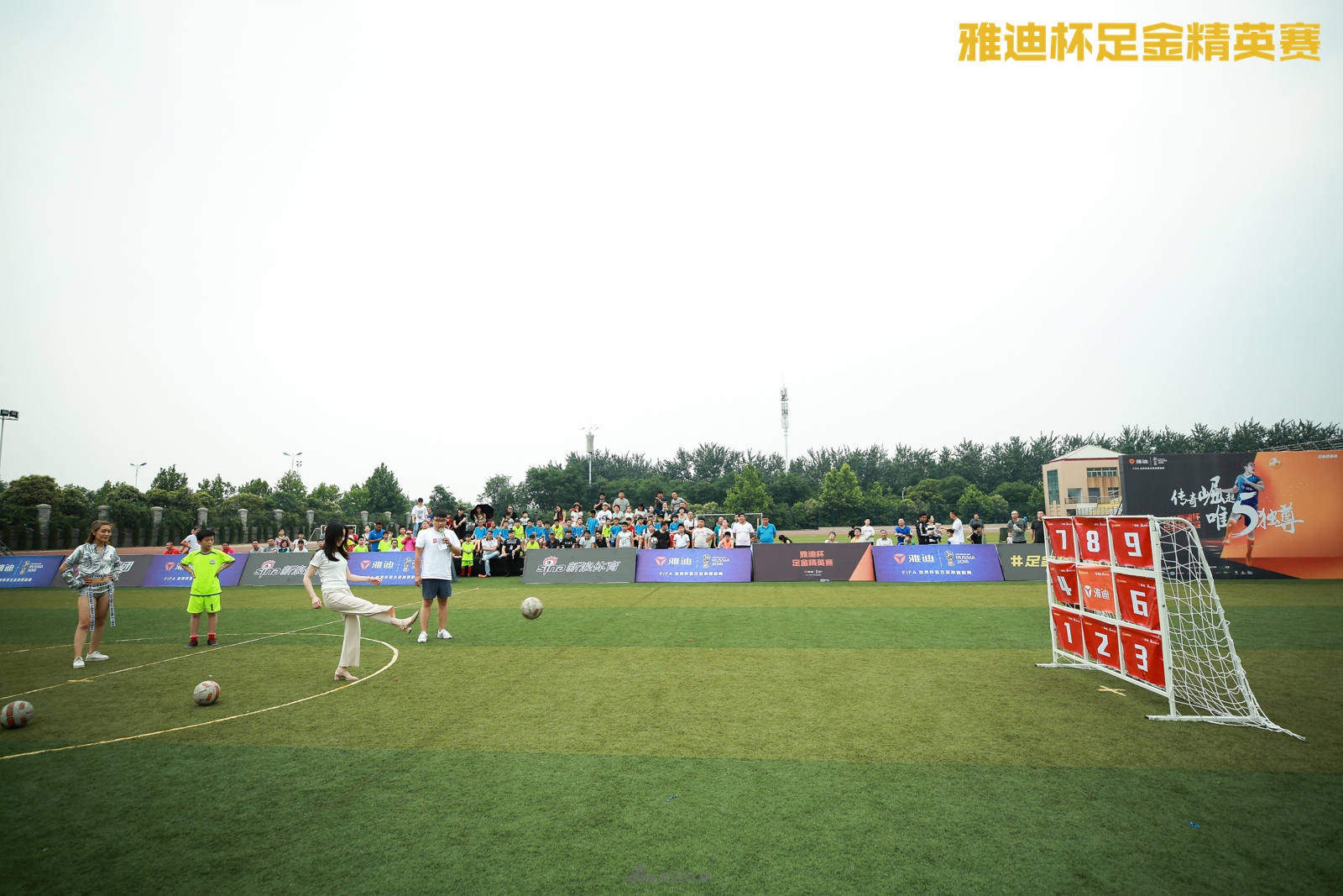北京时间6月17日，雅迪杯足金精英赛邯郸站决赛日开战，在九宫格环节中，小球员表现出色。