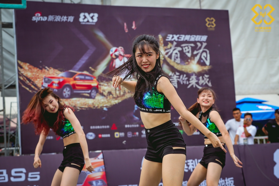 北京时间7月1日，3X3黄金联赛成都站啦啦队精彩表演。