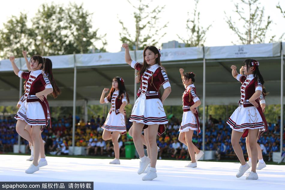 2018年8月5日，辽宁沈阳，人气女团SHY48热舞助阵沈阳第四届“和平杯”国际青少年足球邀请赛开幕式。
