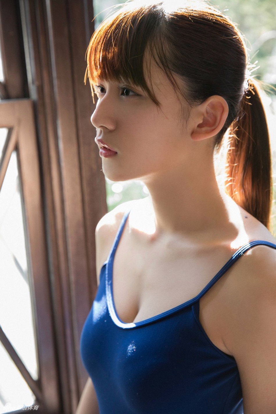 篮球少年喜欢的当然是运动系女生！18岁人气平面模特浅川梨奈这组运动系写真，你喜欢吗？