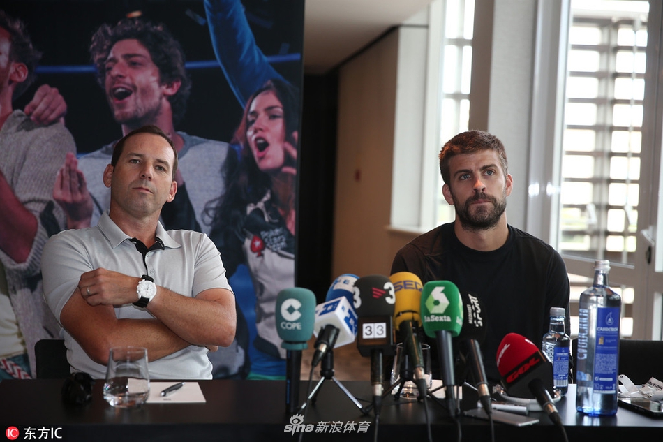 当地时间2018年8月27日，西班牙巴塞罗那，加西亚亮相扑克大赛，与皮克一同出席发布会。