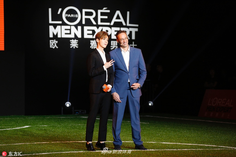 2018年9月20日，北京，鹿晗亮相欧莱雅男士型男足球友谊赛。
