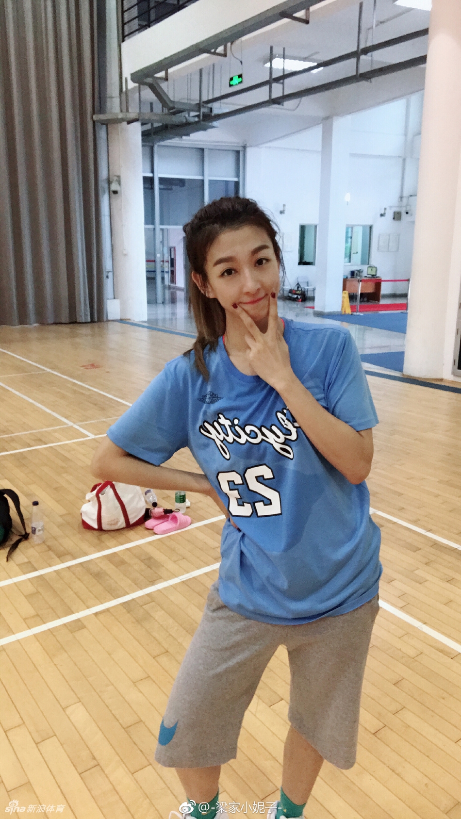 @-梁家小妮子- 是深圳大学研究生女子篮球队Knight的一员，球技这么好的学霸小姐姐，你想和她一起打球嘛？10月7日-9日，3X3黄金联赛全国总决赛，看她在球场上全力出击！