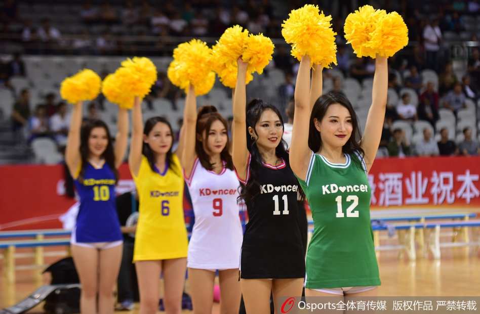 2018年10月9日，2018-2019赛季CBA联赛季前赛常熟站：江苏肯帝亚vs北京首钢，篮球宝贝活力四射。
