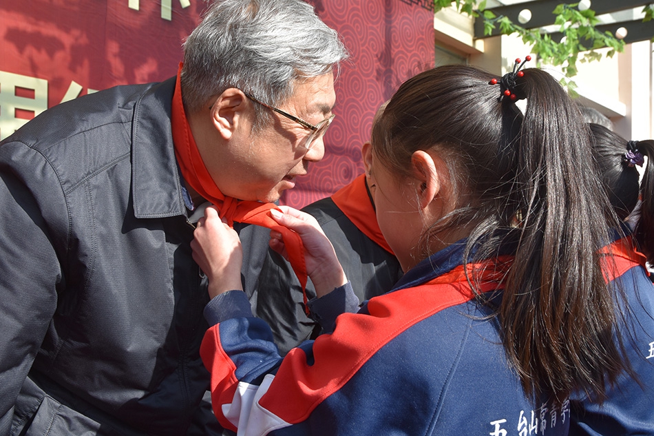 10月10日，“中信置业杯”中国女子围甲联赛第16个围棋希望教室授牌仪式在五台山常青学校举行。（摄影：Elisa）