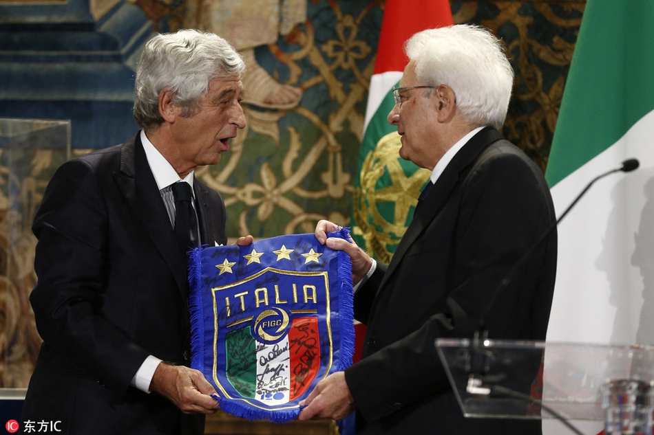 意大利罗马，意大利足球协会成立120周年庆，布冯领衔众星出席并赠礼。