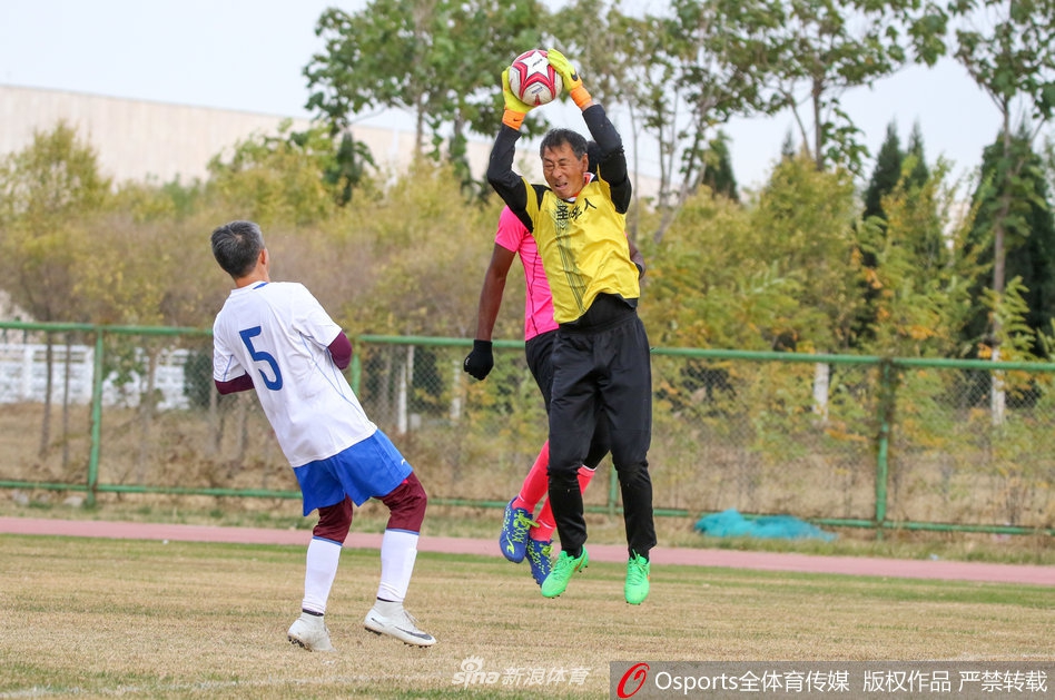 2018年10月29日，天津足球明星马磊磊现身业余比赛，参加比赛保持状态意在回归。