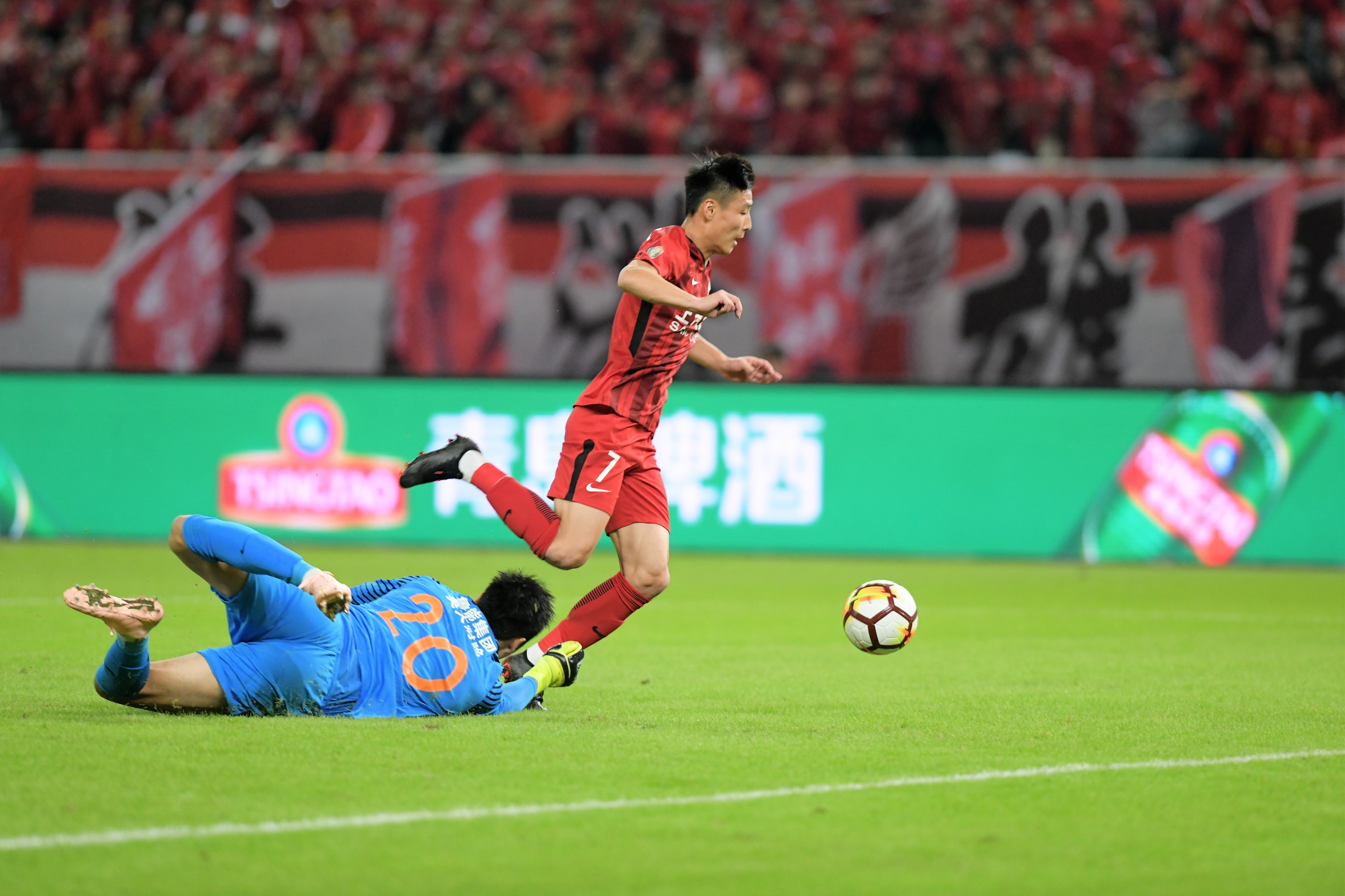 中国足球新老两代“标杆”直接对话 武磊成新旗手？