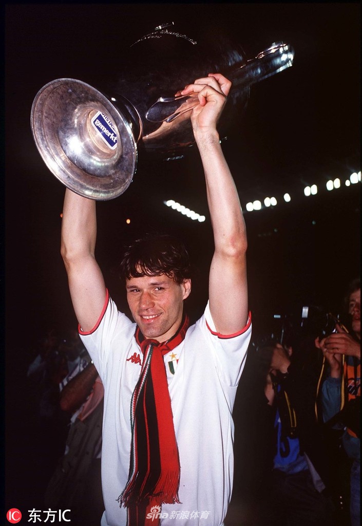 1988年6月，范巴斯滕跟随荷兰国家队出征在德意志联邦共和国（西德）举行的欧洲杯。6月15日，荷兰队在第二场小组赛中3比1战胜英格兰队，范巴斯滕在比赛中上演了帽子戏法。
