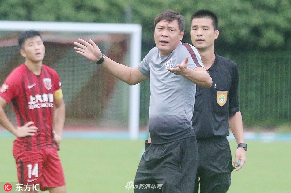 2000年1月，被《中国体育报》评选为中国足球世纪球员； 2001年亚洲足球先生； 2009年以主教练身份率领上海U16男足参加在山东举行的第十一届全运会并杀入八强。 2010年开始担任上海东亚主教练