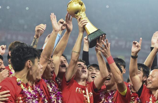 时隔23年顶级联赛冠军重回上海 上港成第8家冠军队_比赛