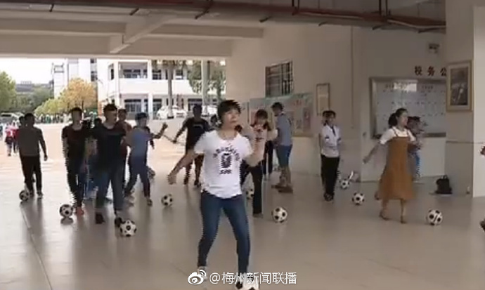 梅州中小学推广足球舞蹈 旨在为足球之乡添亮点_培训