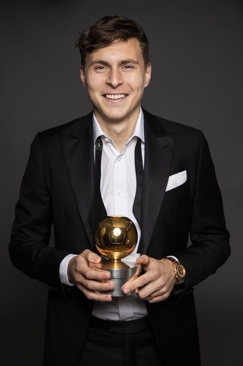 曼联铁卫林德洛夫夺得了2018年的瑞典足球先生，结束了伊布拉希莫维奇此前对此奖项长达9年的统治。