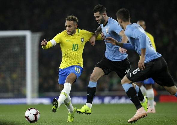热身赛-内马尔点球破门 巴西1-0乌拉圭夺五连胜_-苏亚雷斯