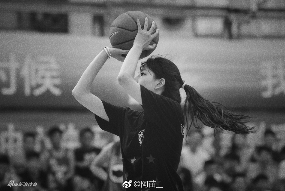 篮球美女阿苗美照合集。照片来源：微博阿苗__