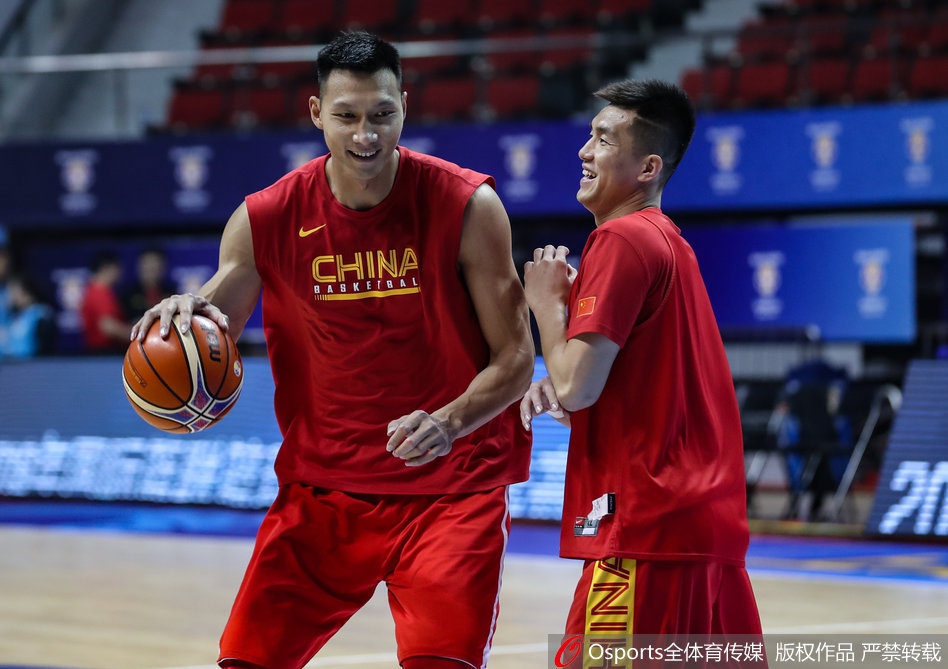 2019年篮球世界杯预选赛前瞻：中国男篮备战训练 易建联背身单打郭艾伦