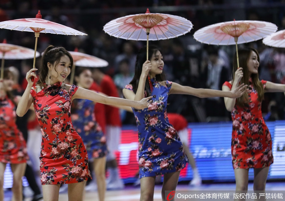 2018年11月29日，2019年篮球世界杯预选赛：中国vs叙利亚，篮球宝贝民国风旗袍亮眼。