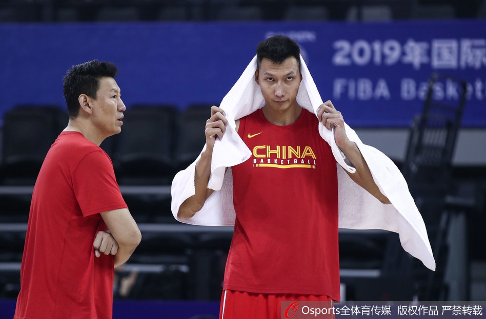 019年篮球世界杯预选赛前瞻：中国男篮备战训练 易建联肌肉线条惊人