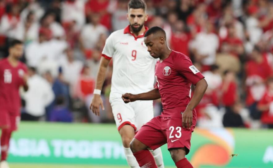 亚洲杯-又见任意球世界波 卡塔尔2-0力擒黎巴嫩_卡塔尔队