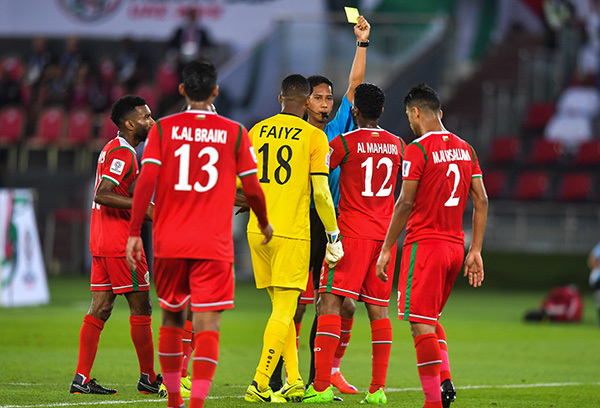 亚洲杯昏哨不断屡送争议判罚 卡塔尔嫩哨执法中韩战_比赛